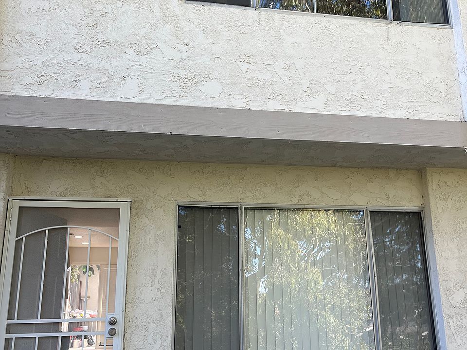 front entrance to beautiful two story 3 bedroom 1.5 bath townhome