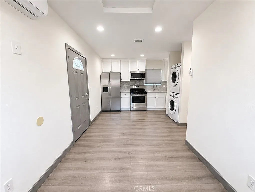 1 bed, 550 sqft, $1,945 — Photo 2