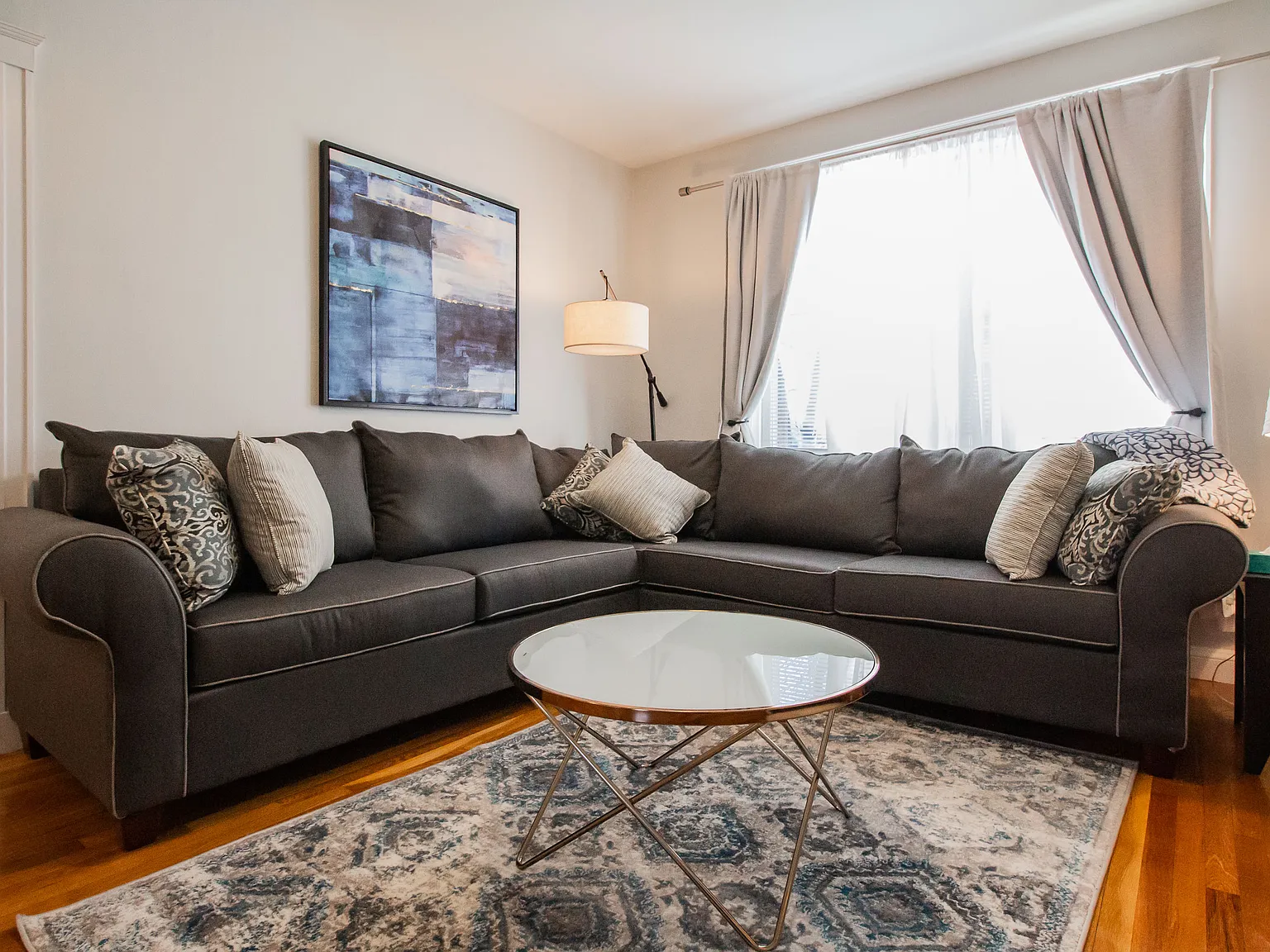 2 bed, 700 sqft, $7,350 — Photo 3