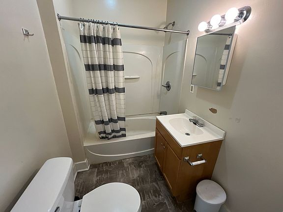 3rd image of 142-144 W Portsea St #144-1R