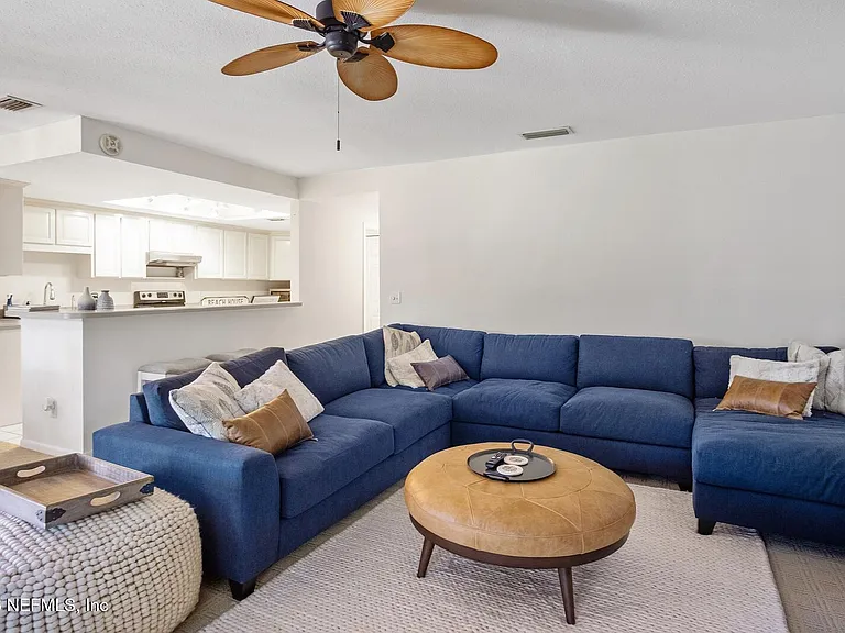 8012 Hollyridge Rd #17U — Photo 6