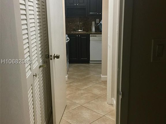 4th image of 2899 Collins Ave APT 434