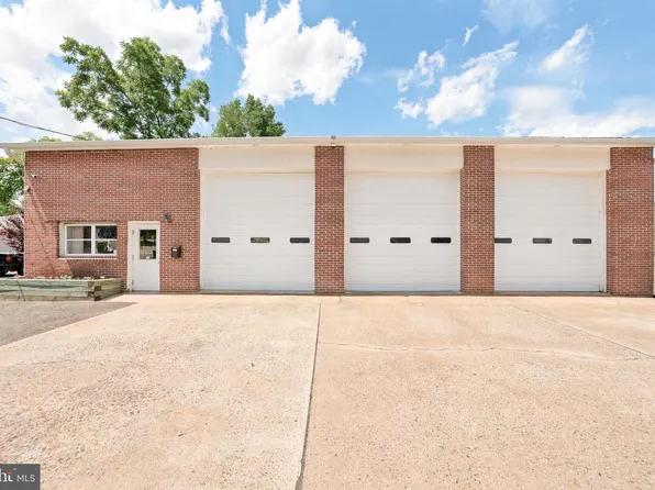 383 Juliustown Rd, Columbus, NJ 08022