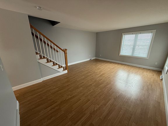 3rd image of 300 Saratoga Ave