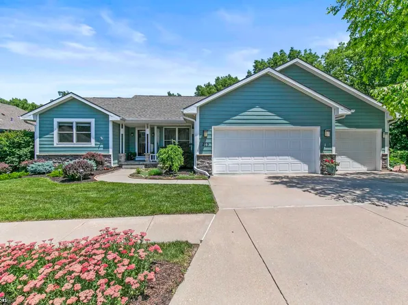 215 Parkwild Dr, Council Bluffs, IA 51503