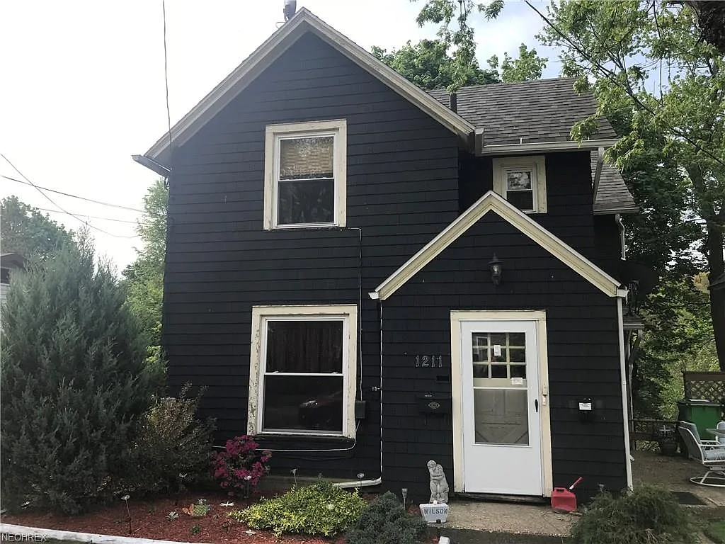 1211 Wellman Ave SE photo 1