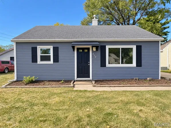292 S 14th St, Wood River, IL 62095