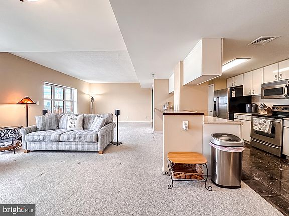 4th image of 250 President St Unit 1103