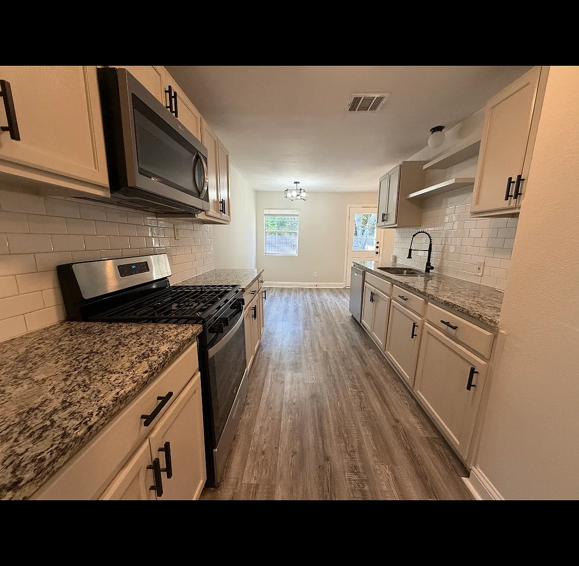 3 bed, 1026 sqft, $1,250 — Photo 3