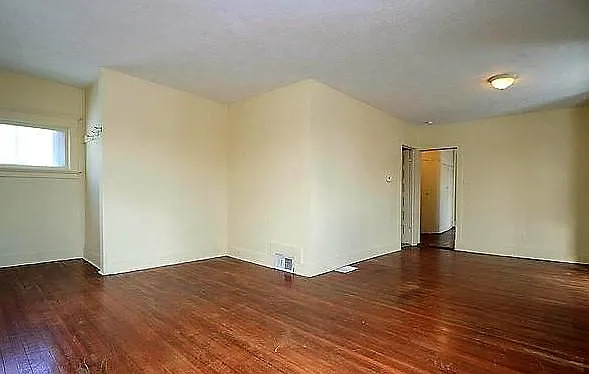 3212 Seward St — Photo 2