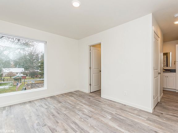 5th image of 130 E Evergreen Dr #301