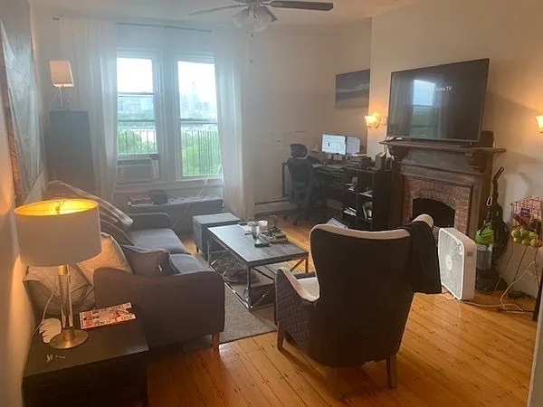 1 bed, 693 sqft, $3,200 — Photo 2