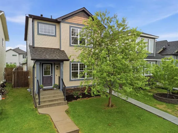 35 N Covecreek Pl NE, Calgary, AB T3K 0L3