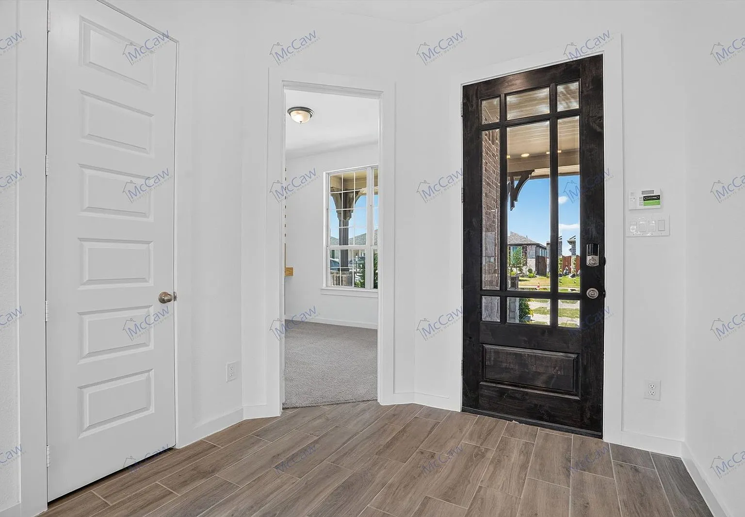 3 bed, 2.0 bath, 1717 sqft, $2,295 — Photo 3