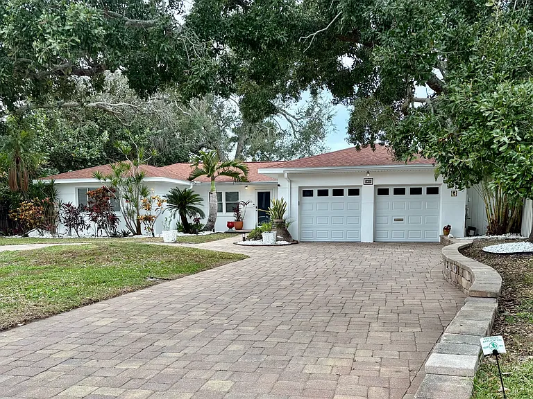 490 Coffee Pot Riviera NE — Photo 2