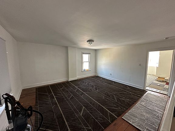 3rd image of 744 W Washington St #4