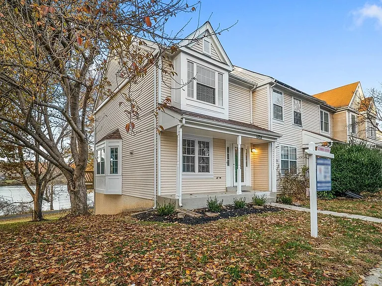 18728 Martins Landing Dr — Photo 2