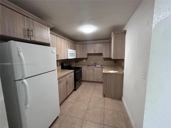 14250 SW 62nd St APT 302, Miami, FL 33183