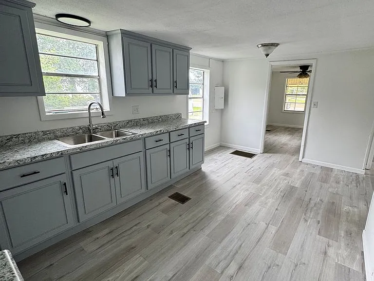 105 S Claxton Ave — Photo 1