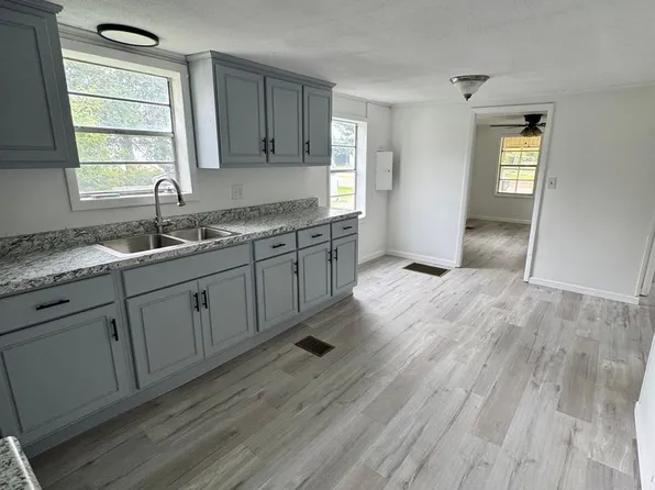 105 S Claxton Ave, Claxton, GA 30417