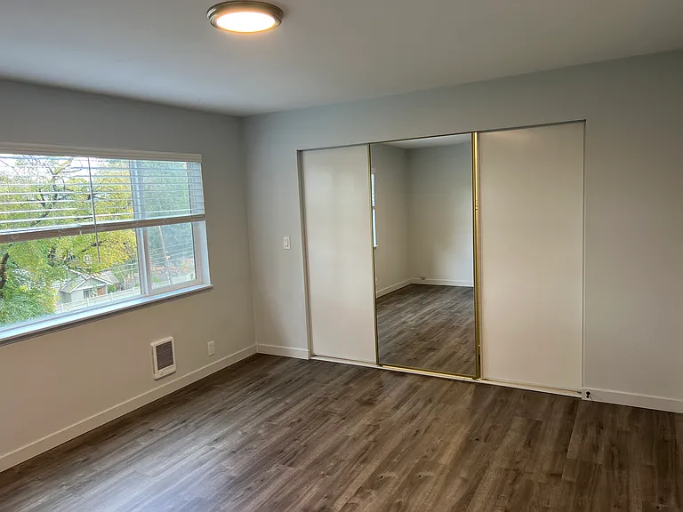 19215 15th Ave NE #103 — Photo 15