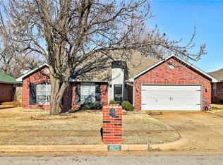 1925 Foxfire Rd, Edmond, OK 73003