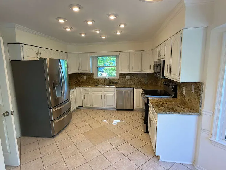8201 Bell Ln — Photo 7