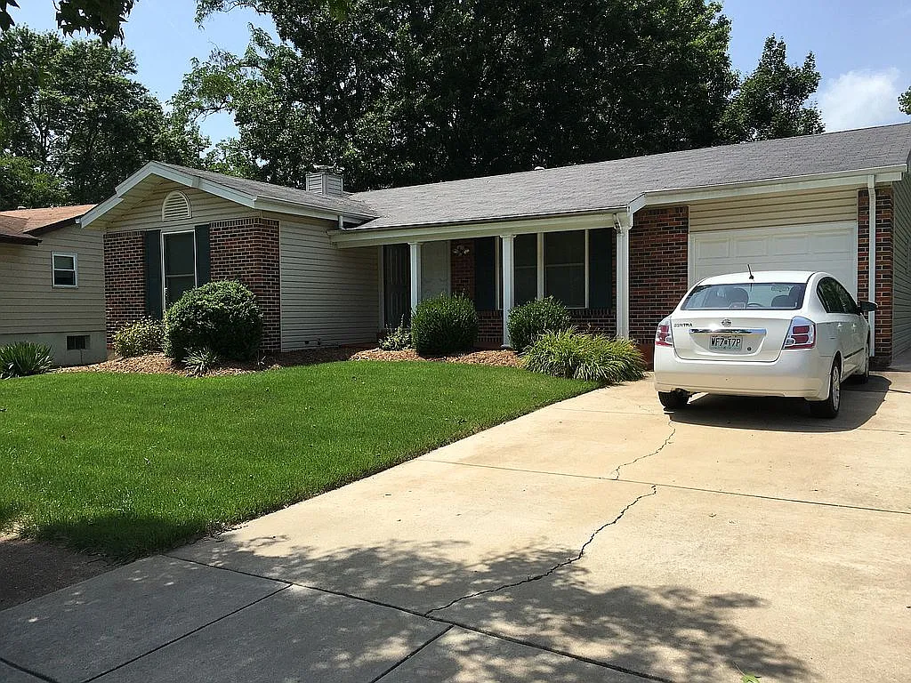 685 Green Forest Dr photo 1