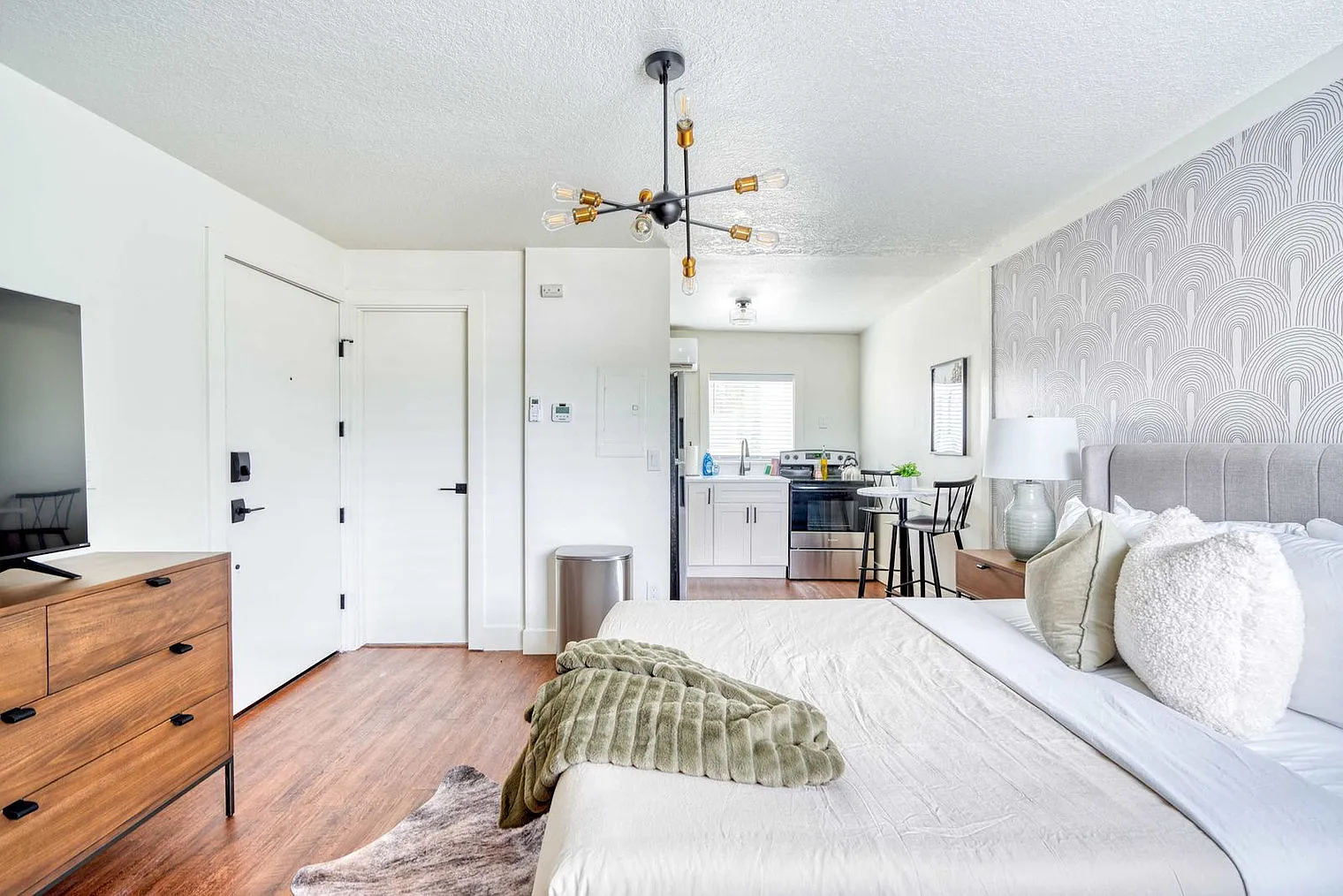 Studio, 1.0 bath, 290 sqft, $2,052 — Photo 1