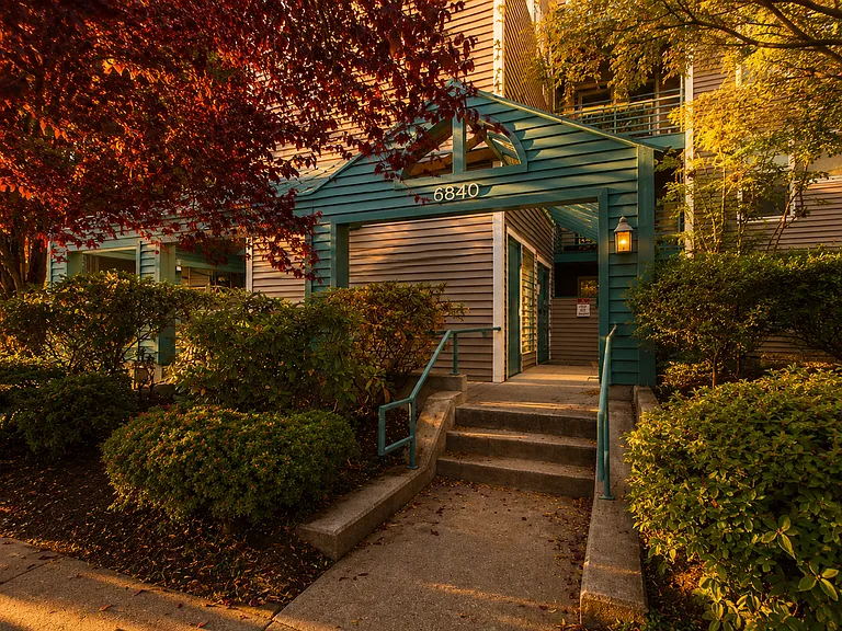 Oswego Apartments - Located on the east banks of Green Lake — Photo 110