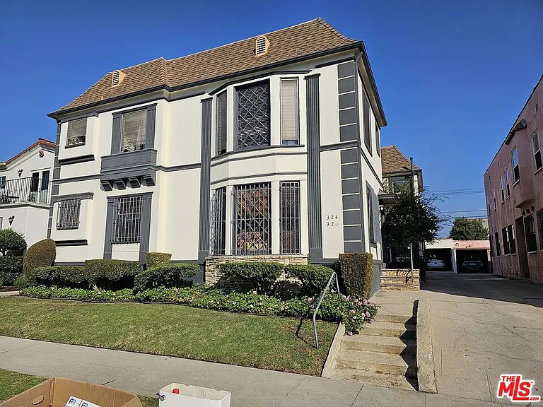 326 N Sierra Bonita Ave — Photo 2
