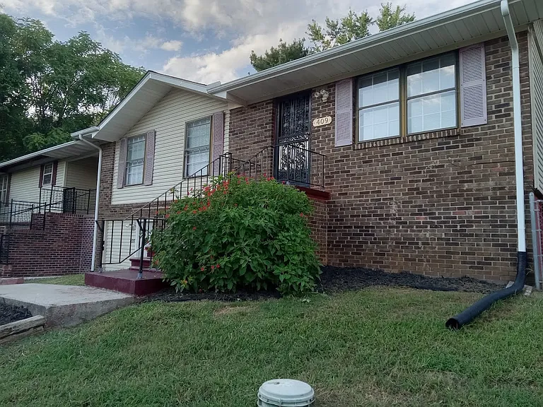 409-411 Bonnie Brae Dr — Photo 2