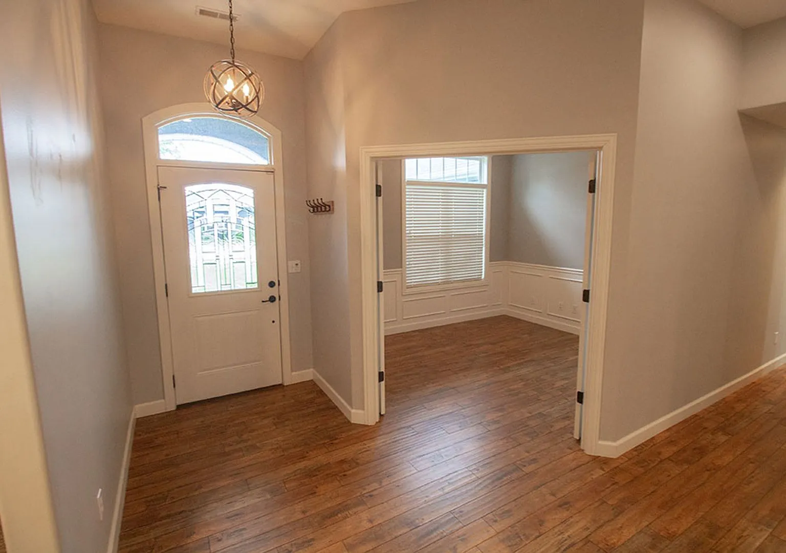 Beautiful 3 Bedroom Home — Photo 3
