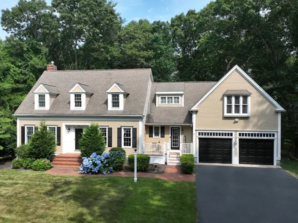 92 Pleasantwoods Ln, Hanover, MA 02339