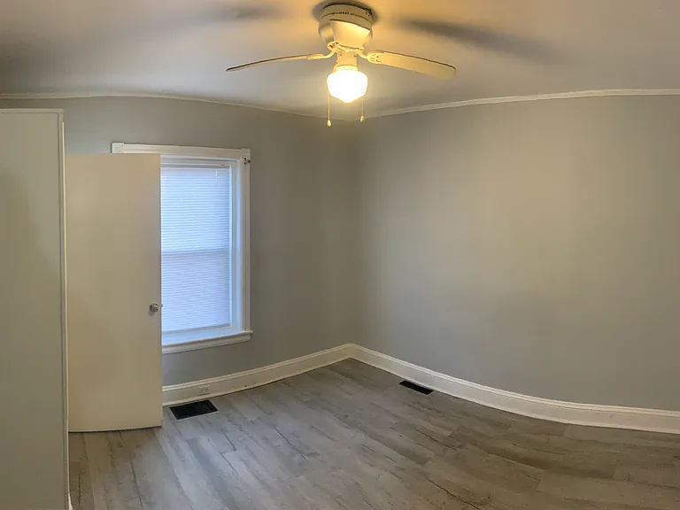 229 W Diamond St — Photo 9