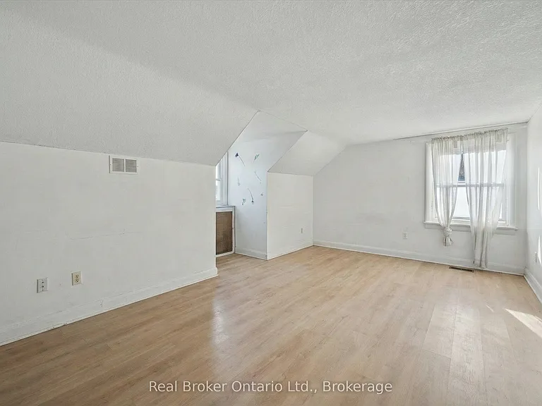 68 Highland Rd W #UPPER — Photo 6