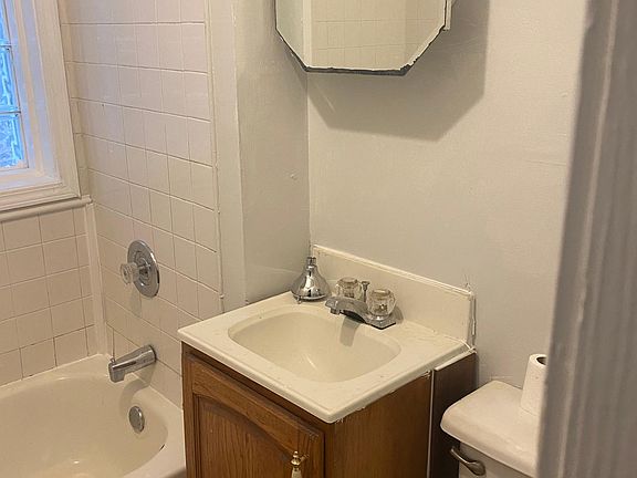 3rd image of 1628 E 74th Pl #1