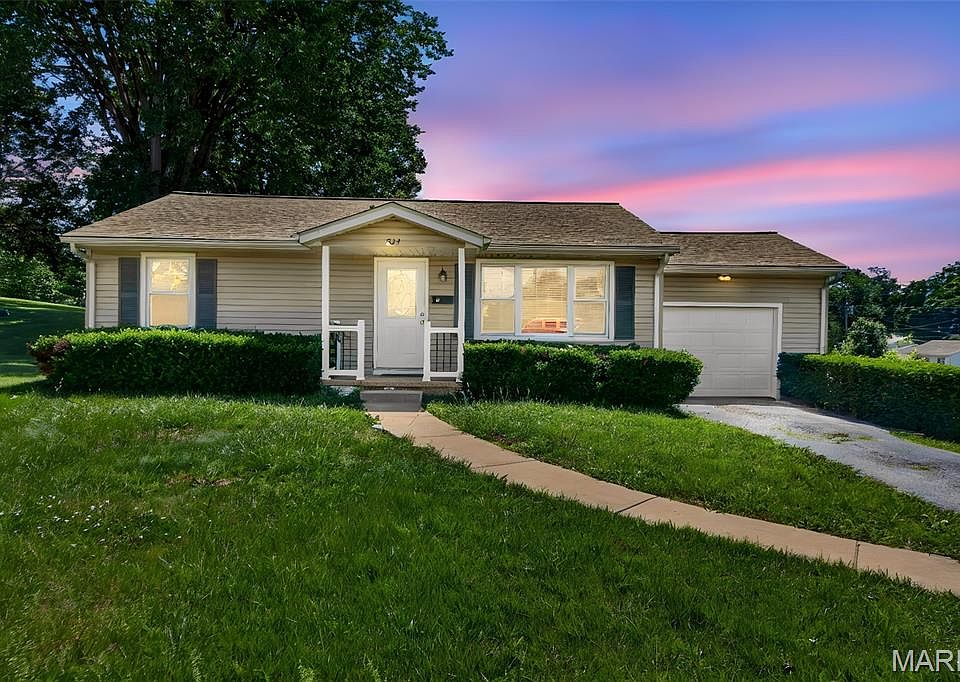 1st image of 204 Sunshine Dr