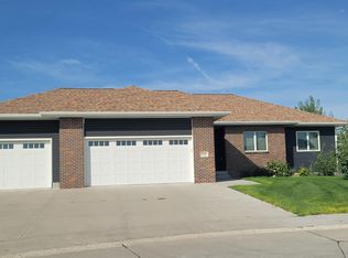 712 W 47th Street Pl, Kearney, NE 68845