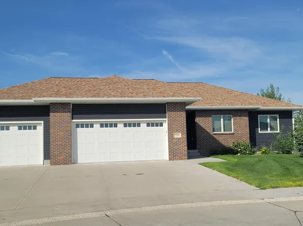 712 W 47th Street Pl, Kearney, NE 68845
