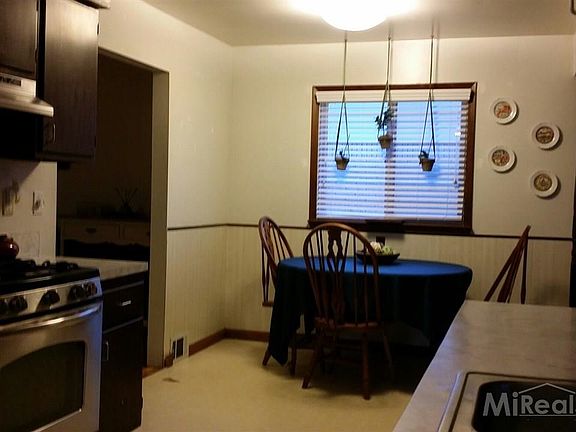 4th image of 36625 Fairchild St