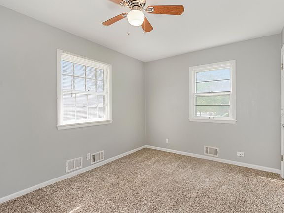 5th image of 305 NE Sharon Dr
