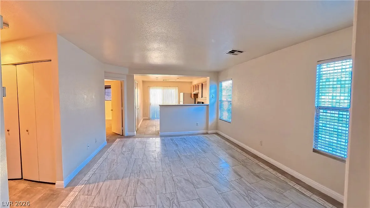 3 bed, 2.0 bath, 975 sqft, $1,750 — Photo 3