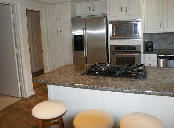 5th image of 114 Fox Glen Cir