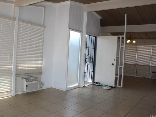 1375 Komo Mai Dr, Pearl City, HI 96782