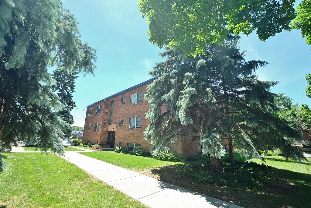 Iglehart Court — Photo 2