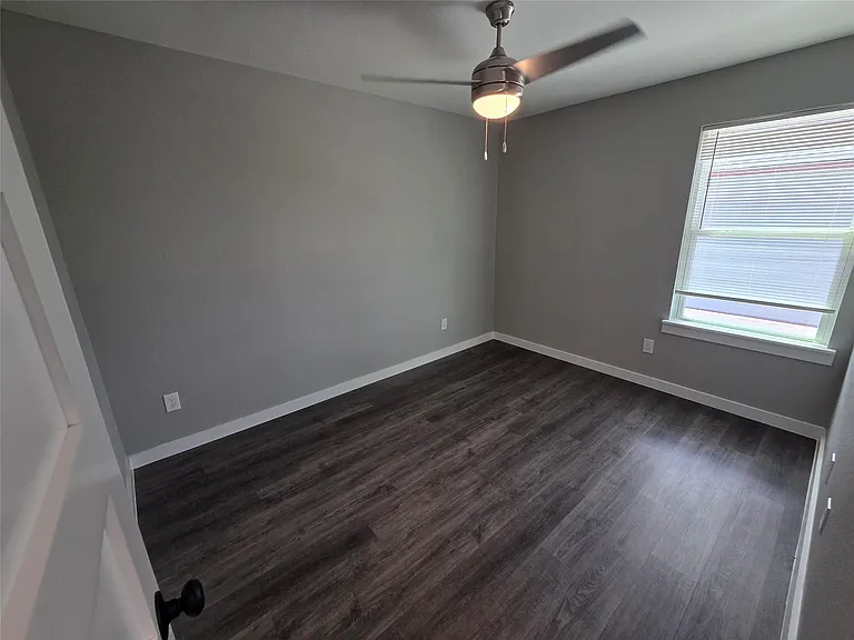 9806 Fillmore St #B — Photo 10