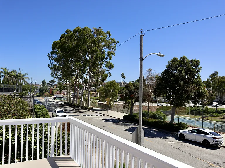 719 S Juanita Ave — Photo 22