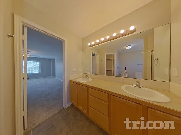 385 Longspur Dr — Photo 11
