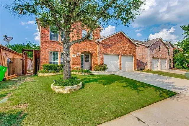 4 bed, 2.5 bath, 2050 sqft, $2,600 — Photo 2